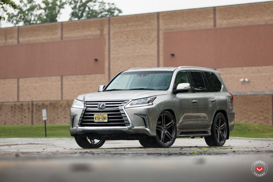  Lexus LX570 on Vossen Wheels (HC-1) 2017 года  (фото 2 из 43)
